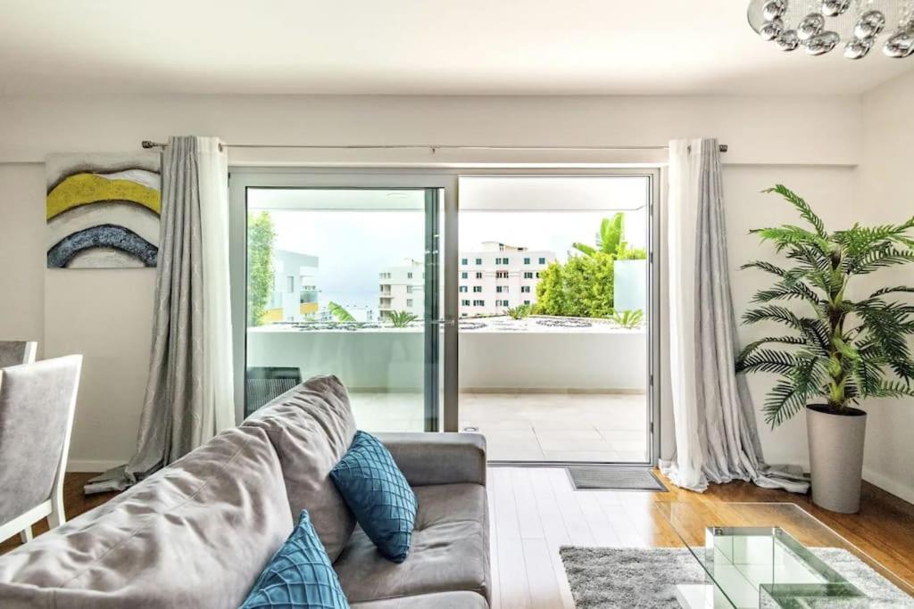 Luxury Poolside View Apartment Фуншал Екстериор снимка