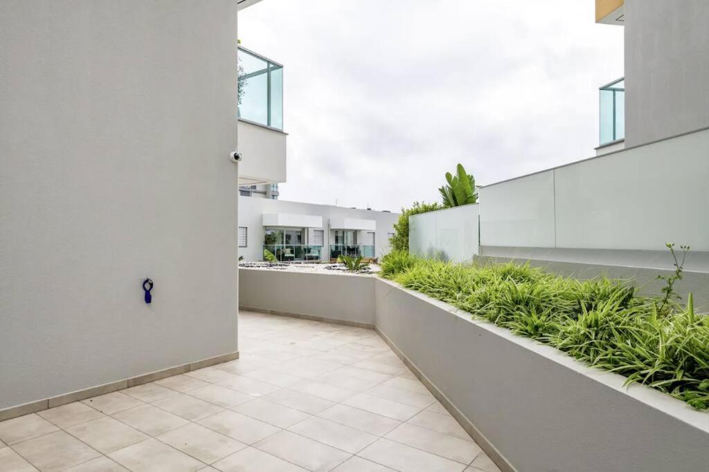 Luxury Poolside View Apartment Фуншал Екстериор снимка