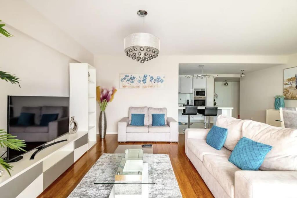 Luxury Poolside View Apartment Фуншал Екстериор снимка