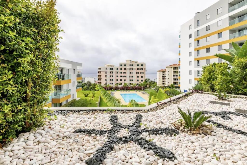 Luxury Poolside View Apartment Фуншал Екстериор снимка
